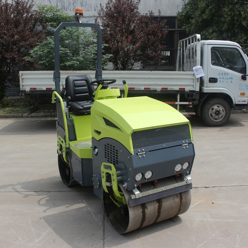 振動(dòng)異常的小型壓路機(jī)，大概率是振動(dòng)軸承出現(xiàn)了問題